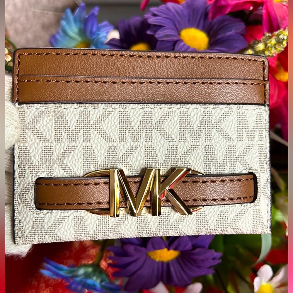 Michael kors card holder